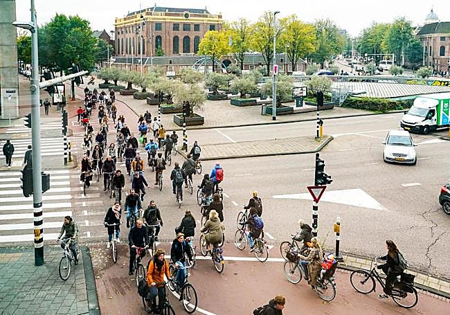 En Ámsterdam cerca de cuatro de cada diez desplazamientos se hacen sobre dos ruedas.